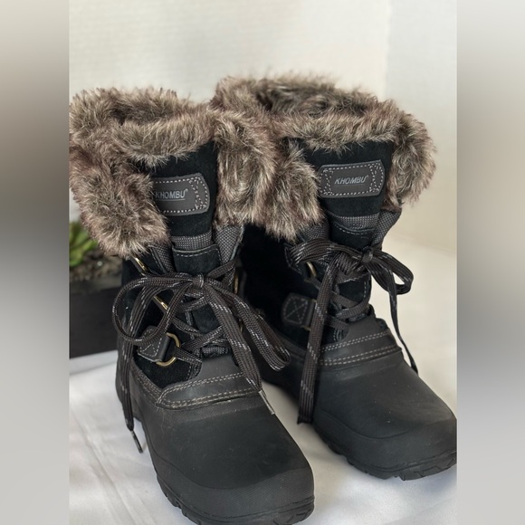 NWOT KHOMBU BLACK WOMENS “SLOPE” SNOW BOOTS SUEDE WITH FAUX FUR COLLAR TRIM SZ 8 - Picture 2 of 11